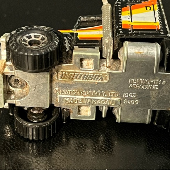 Vintage Matchbox Used 1983 Black Kenworth Aerodyne Diecast Cabover Semi-Truck - Picture 6 of 12